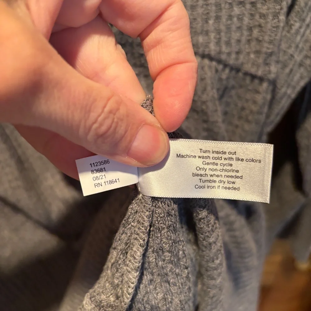 Lane Bryant Waffle Knit V-neck Long Sleeve Swing Top in Gray 26/28 NWT - Picture 7 of 7